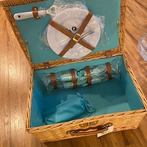 Brand new Martha Stewart (26) piece picnic basket.